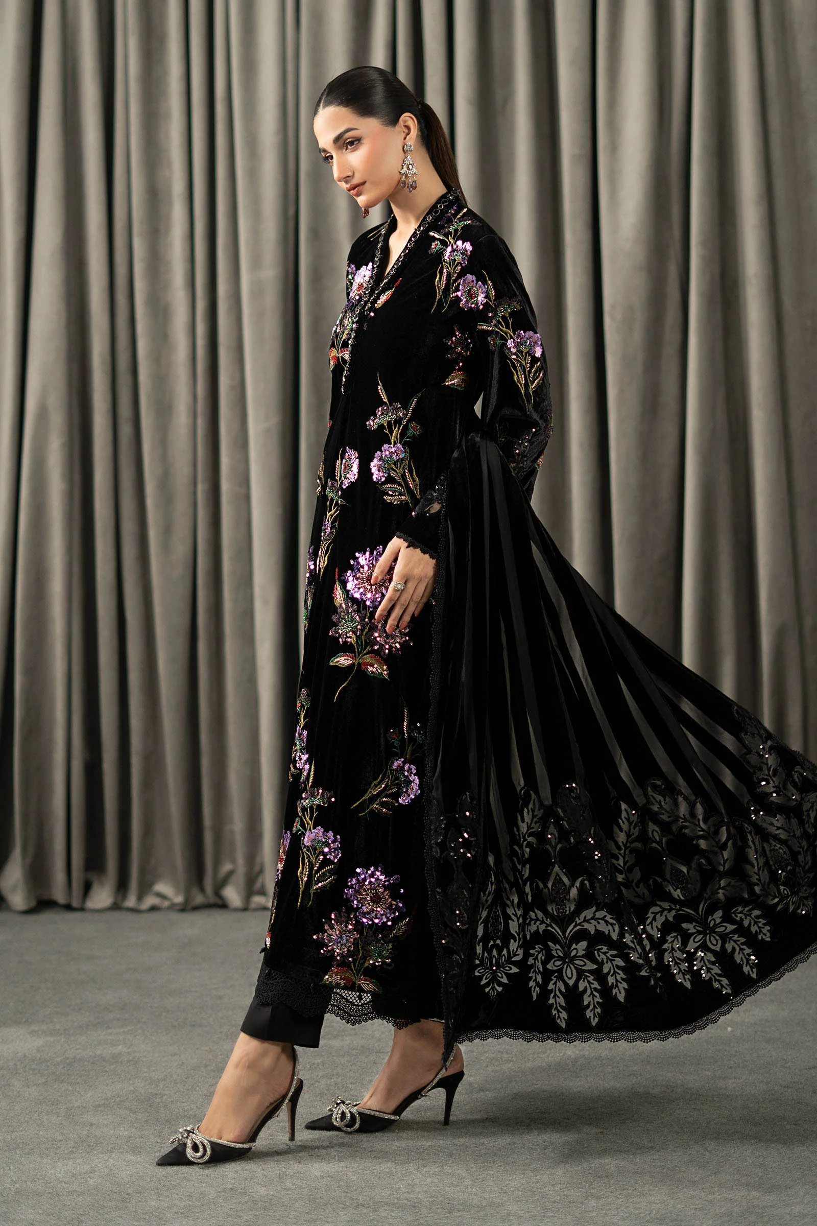 3 Piece Embroidered Velvet Suit - Image 6