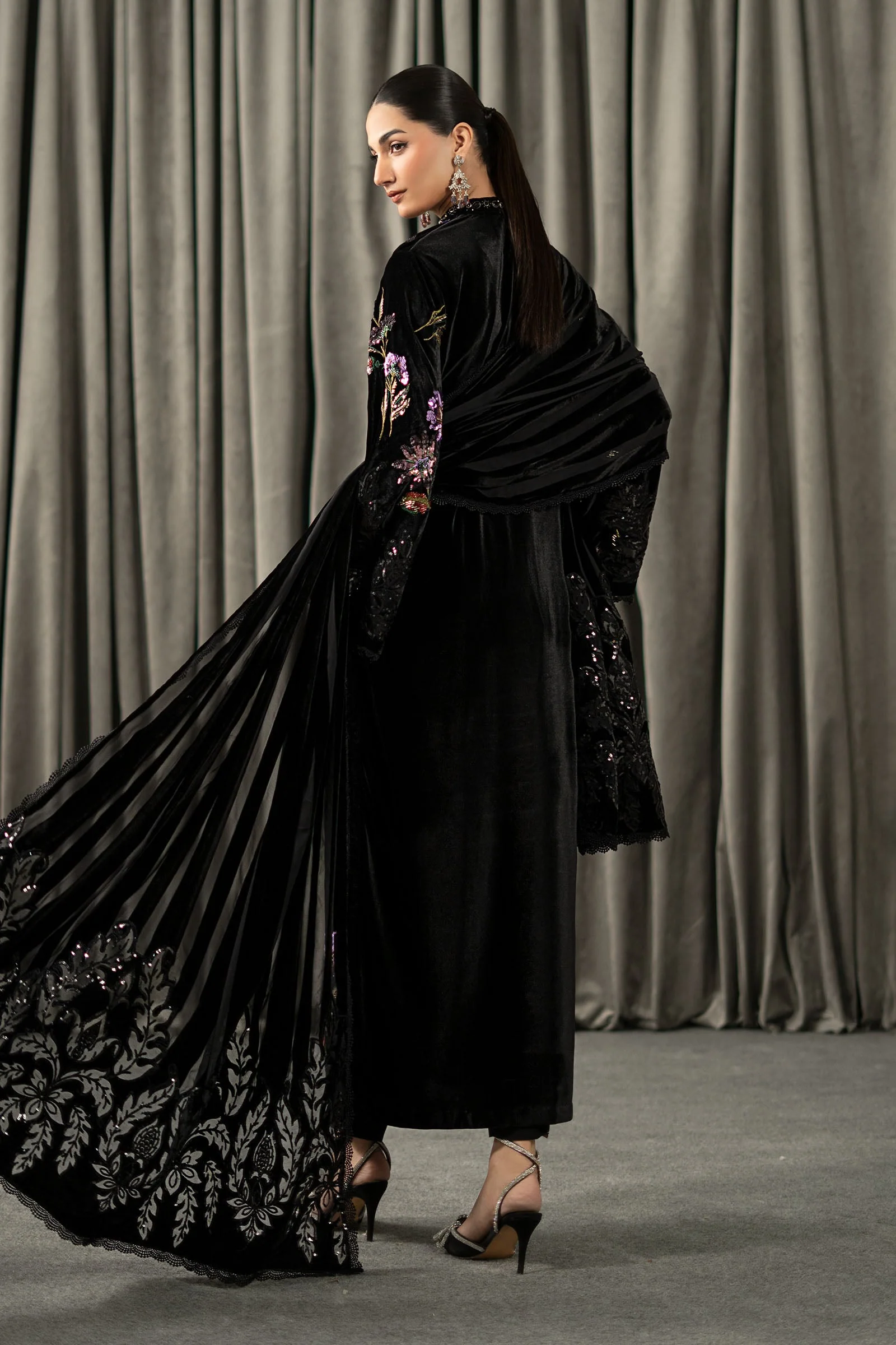 3 Piece Embroidered Velvet Suit - Image 7