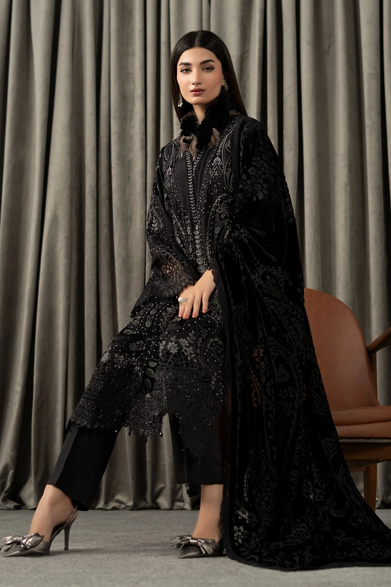 3 Piece Embroidered Linen Suit - Image 2