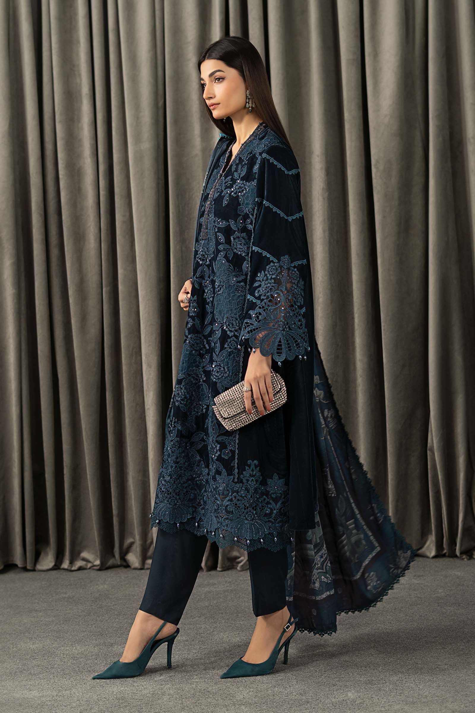 3 Piece Embroidered Velvet Suit - Image 7