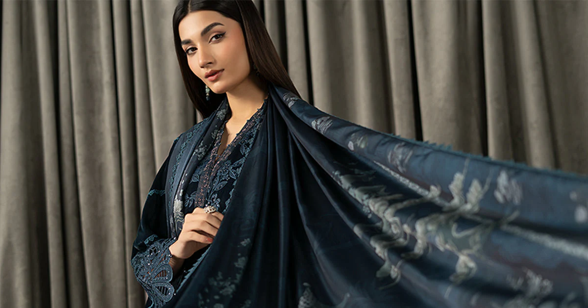 3 Piece Embroidered Velvet Suit - Image 9